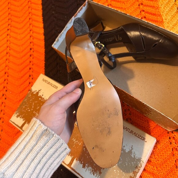 1970s Naturalizer Brown Leather T-bar Roman Mary Jane sandal heels- made in Cana - Picture 5 of 11